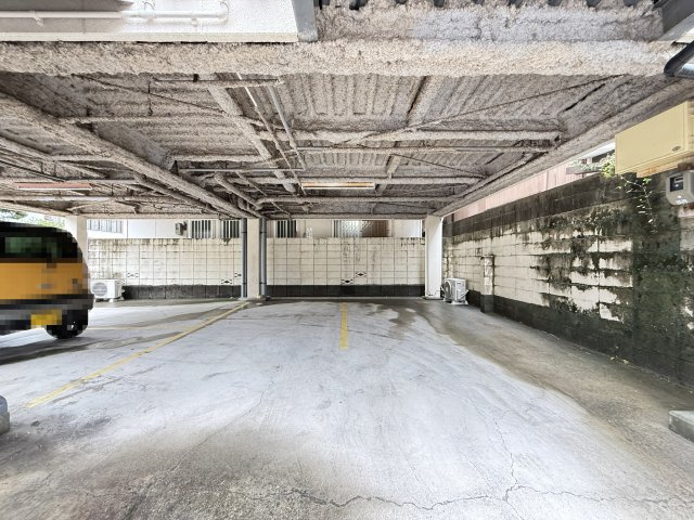 コーポ潮の駐車場