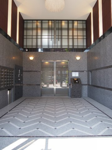 ルーブル羽田西のエントランス