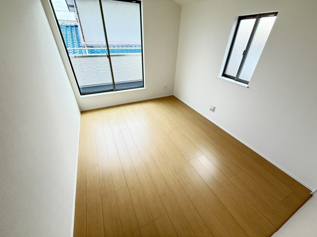 堀上緑町１丁　新築一戸建の洋室