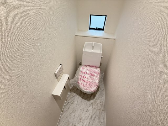 堀上緑町１丁　新築一戸建のトイレ