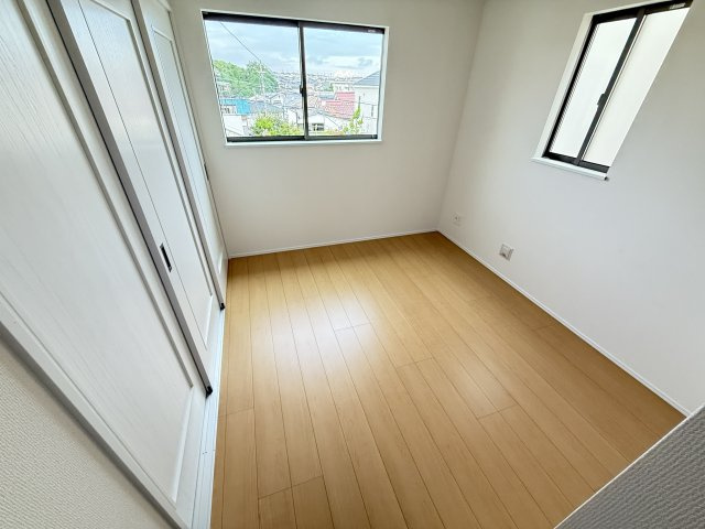 堀上緑町１丁　新築一戸建の洋室