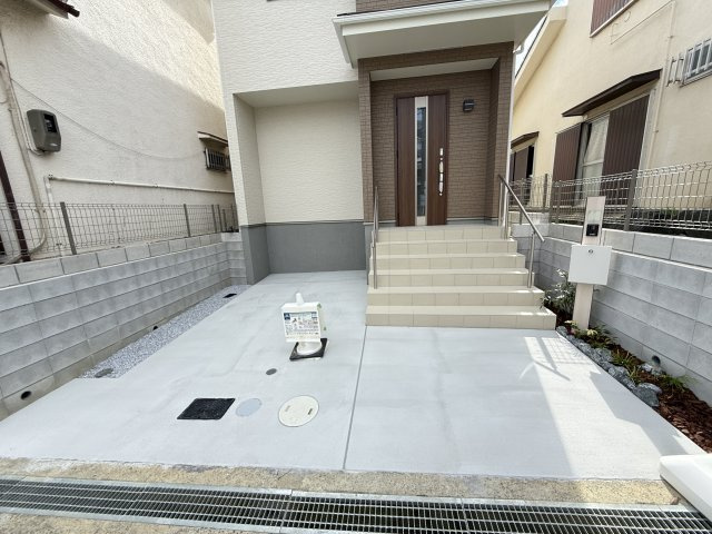 堀上緑町１丁　新築一戸建の駐車場