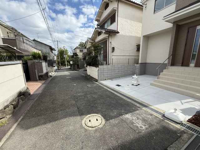 堀上緑町１丁　新築一戸建の前面道路含む現地写真