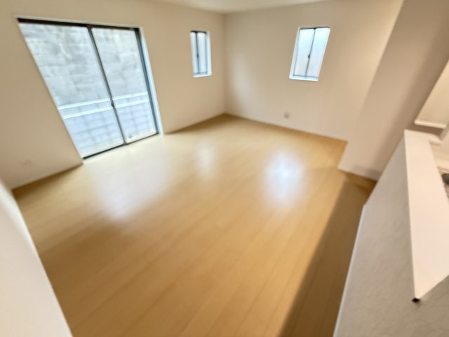 堀上緑町１丁　新築一戸建の居間・リビング