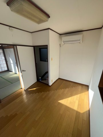 野方３丁目戸建の洋室