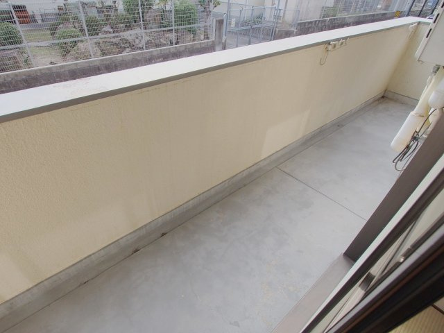 シャトル緑井のバルコニー