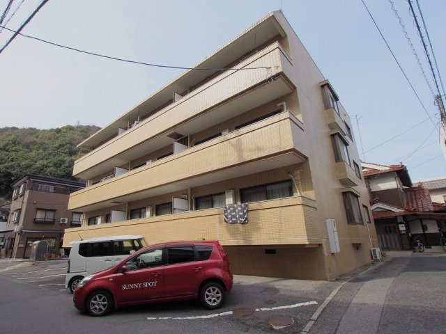 シャトル緑井の外観