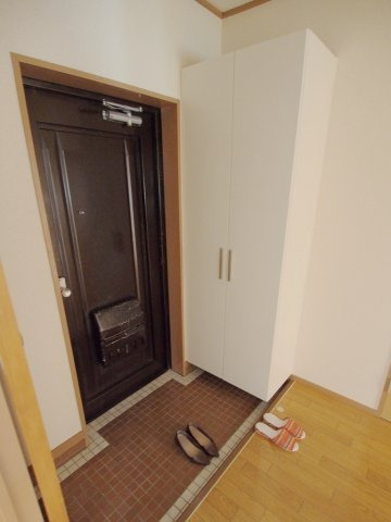 シャトル緑井の玄関