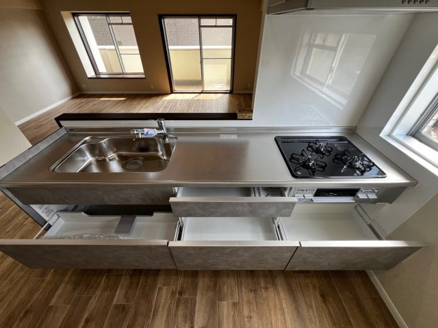 ニューライフ久留米2　401のキッチン|収納たっぷり