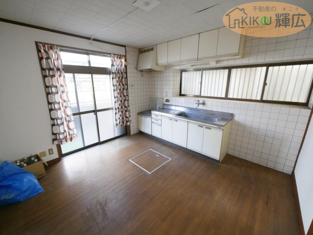 加古川市別府町新野辺北町8丁目　中古戸建の居間・リビング