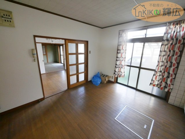 加古川市別府町新野辺北町8丁目　中古戸建の居間・リビング