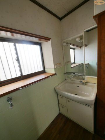加古川市別府町新野辺北町8丁目　中古戸建の独立洗面台