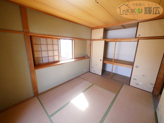 加古川市別府町新野辺北町8丁目　中古戸建の寝室