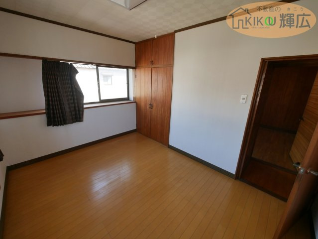 加古川市別府町新野辺北町8丁目　中古戸建の洋室