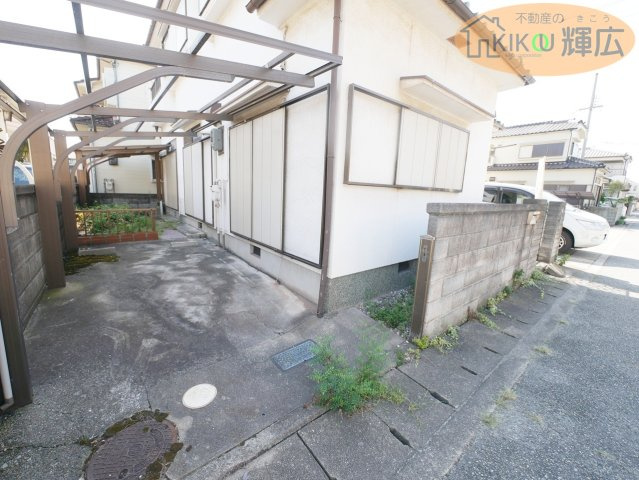 加古川市別府町新野辺北町8丁目　中古戸建の駐車場