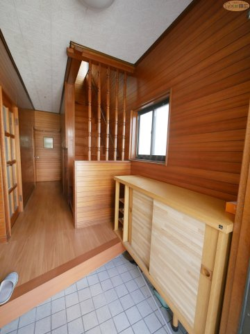 加古川市別府町新野辺北町8丁目　中古戸建の玄関