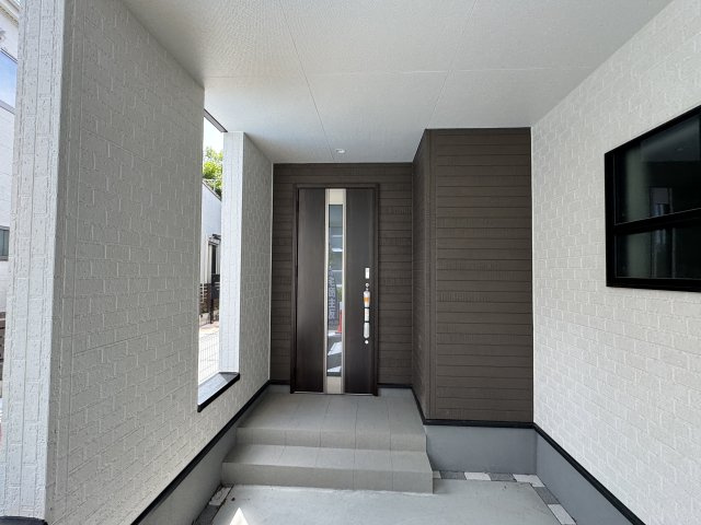 柏市ひばりが丘新築戸建【柏第八小学校：10分】のエントランス|エントランス・玄関ポーチ