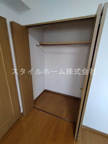 ラヴィエセレナードの収納|別部屋写真です。