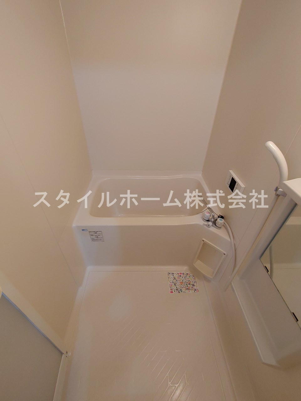 ラヴィエセレナードの浴室|別部屋写真です。