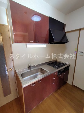 ラヴィエセレナードのキッチン|別部屋写真です。