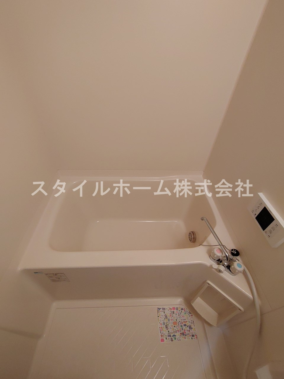 ラヴィエセレナードの浴室|別部屋写真です。