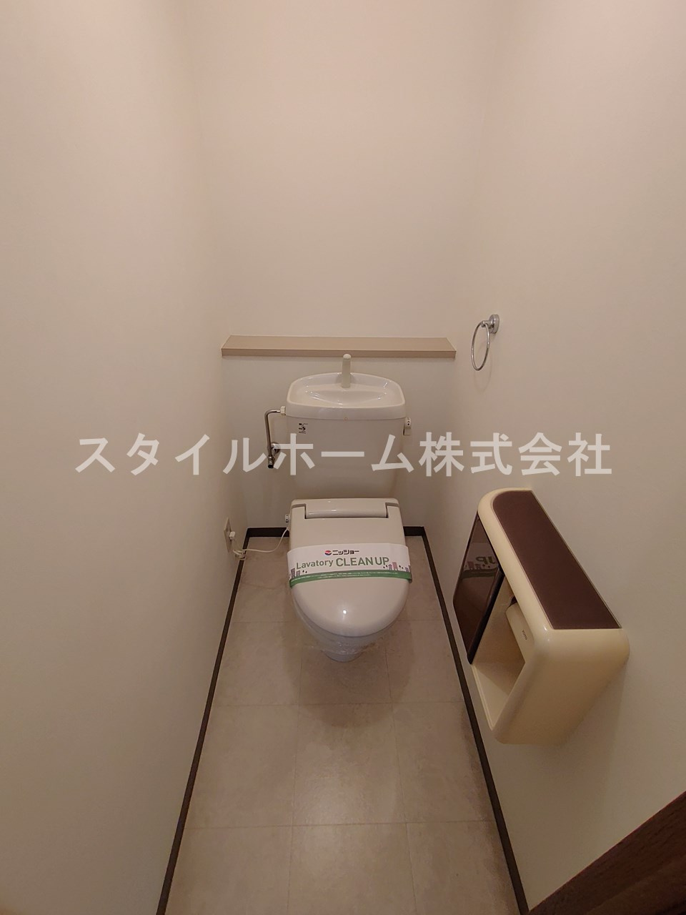 ラヴィエセレナードのトイレ|別部屋写真です。