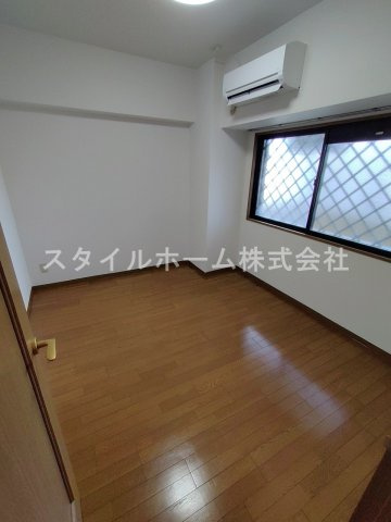 ラヴィエセレナードの寝室|別部屋写真です。