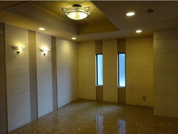 レーべスト平安のエントランス