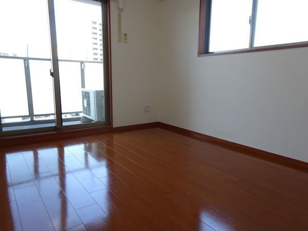 レーべスト平安の居間・リビング