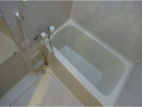 レーべスト平安の浴室