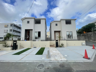 【外観】 | 北谷町桑江（全2棟）2号棟 | 2号棟　駐車2台可♪オシャレな外構付き♪