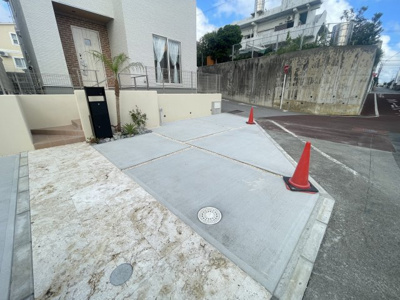 【駐車場】 | 北谷町桑江（全2棟）2号棟 | 2号棟　駐車2台可♪オシャレな外構付き♪