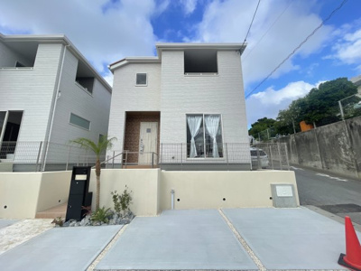 【外観】 | 北谷町桑江（全2棟）2号棟 | 2号棟　駐車2台可♪オシャレな外構付き♪