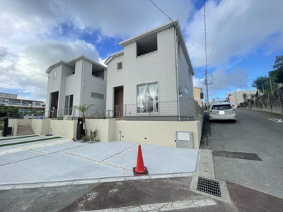 【外観】 | 北谷町桑江（全2棟）2号棟 | 2号棟　駐車2台可♪オシャレな外構付き♪