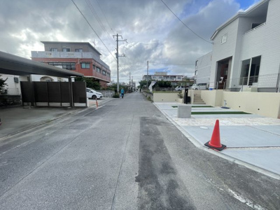 【前面道路含む現地写真】 | 北谷町桑江（全2棟）2号棟 | ※南西側公道6.1m♪