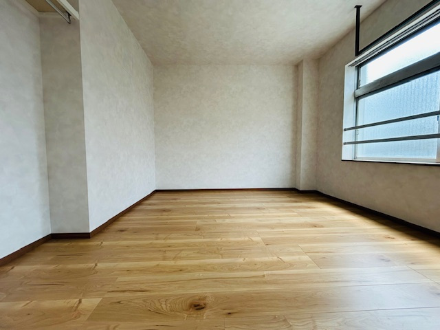 ヨシエビルの寝室