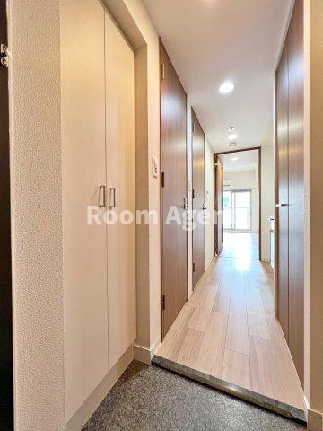 プレサンス丸の内城雅の玄関