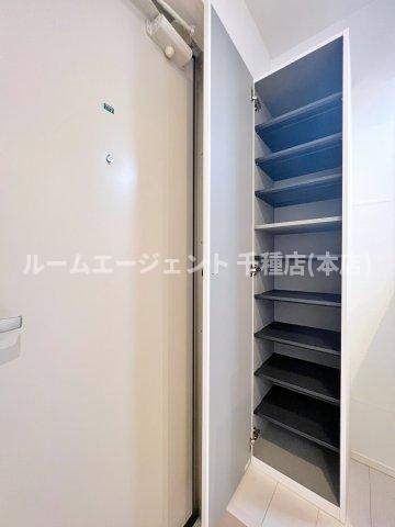 ハーモニーテラス平安通Ⅱの玄関