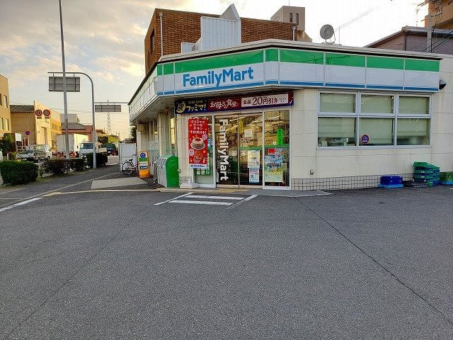 グラン　ソレイユ　（高安北）の周辺|ファミリーマート様まで220m