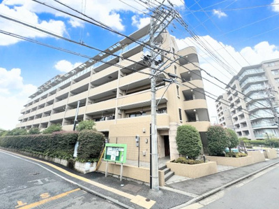 【外観】 | クレストフォルム中山 | ◆管理体制良好なマンションです。清潔感のあるエントランスに開放感のある住環境