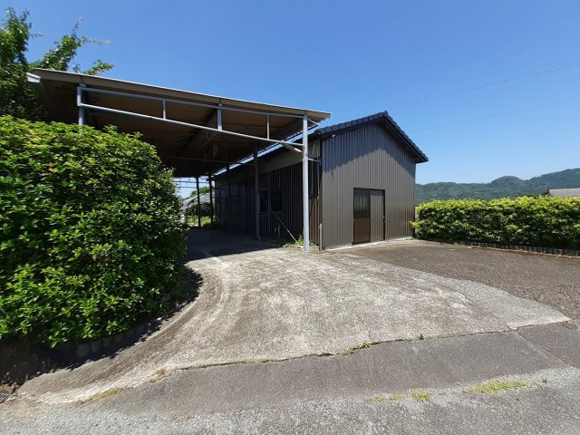 宇城市小川町北新田の中古一戸建の駐車場