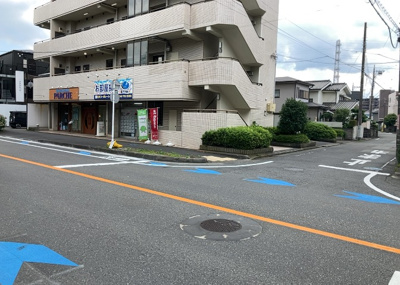 【外観】 | ダイトープラザ１ｓｔ | 土地の形が極端に長細かったり、狭小地、あるいは道路との高低差がある傾斜地だった場合、後々売ろうとしても買い手がつかない場合もあります。後々、売却することになった時に価値の下がらない土地を選びましょう。