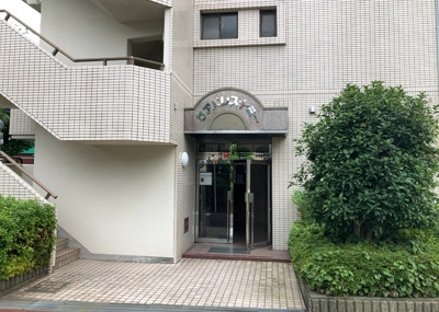 【外観】 | ダイトープラザ１ｓｔ | 隣家の土地はどうなっているのか、生活利便施設が近くにあるのか、学校まで近いかなど、お客様のライフスタイルにあわせたイメージが重要です。また、近くにあると困る施設が近くにないかも確認するといいでしょう。