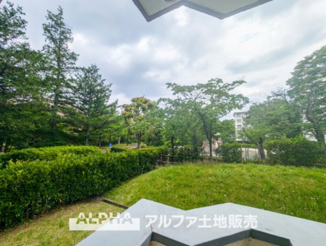 豊ヶ丘団地3-3-2号棟の展望|【Blue sky terrace】
◆青空テラス◆ベランダから望む紺碧の空からそよ風、そして目に映るのはグリーン広がる風光明媚な世界。それは清々しい自然の薫りを肌で感じる幸せな空間。