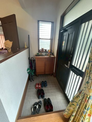 鹿嶋市大字荒井　中古戸建の玄関