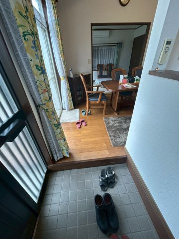 鹿嶋市大字荒井　中古戸建の玄関