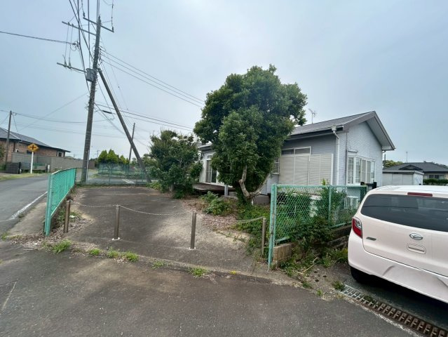 鹿嶋市大字荒井　中古戸建の前面道路含む現地写真
