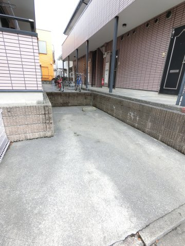 市川市塩焼３丁目のアパートの駐車場