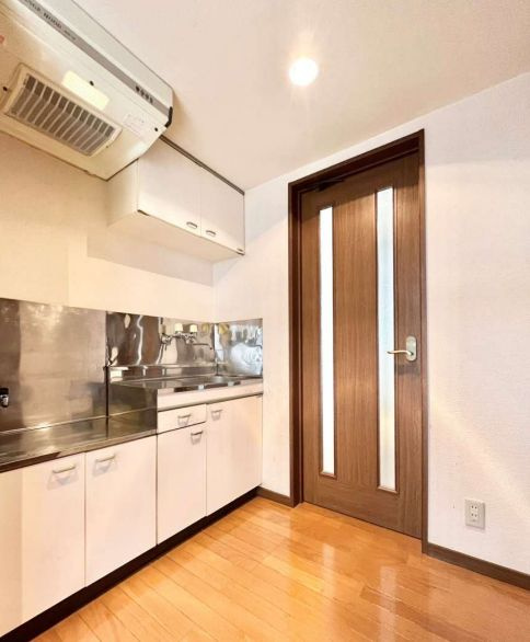 市川市塩焼３丁目のアパートのキッチン