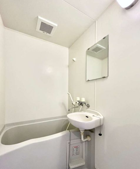 市川市塩焼３丁目のアパートの浴室